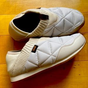 Teva women’s sz. 7, NWOT. Original box. Cream ReEmber slip-on sneaker